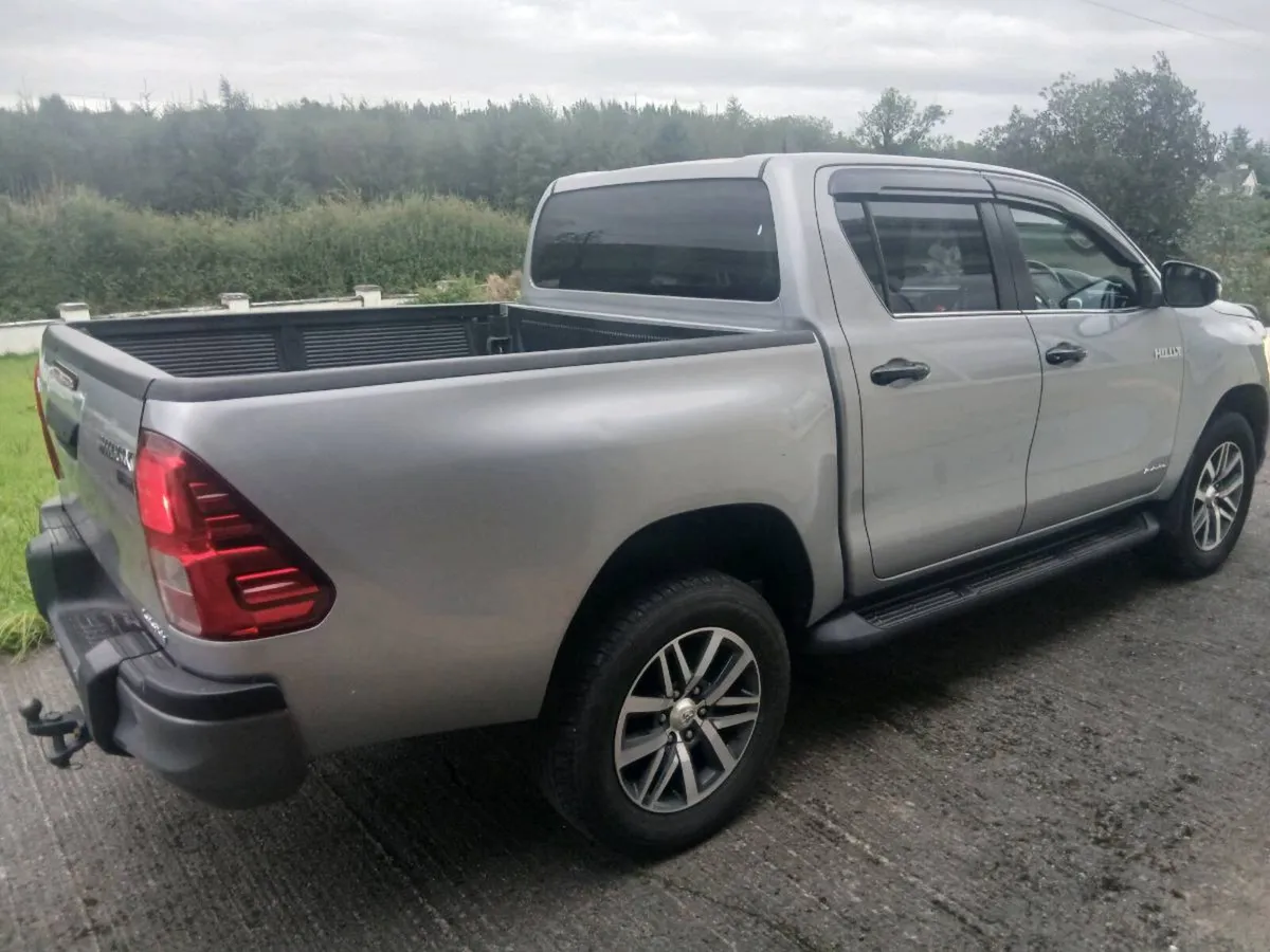 202 Toyota Hilux Invinvible 2.4 Auto - Image 3