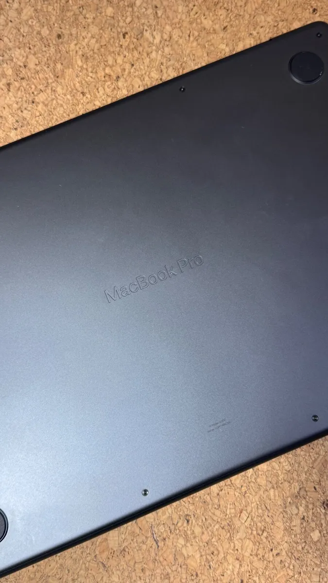 MacBook pro - Image 3