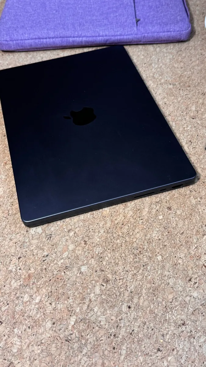 MacBook pro - Image 4