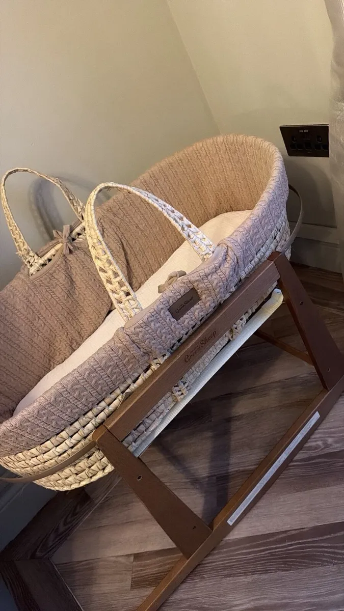 Moses Basket/Crib - Rocker (The Green Sheep) - Image 3