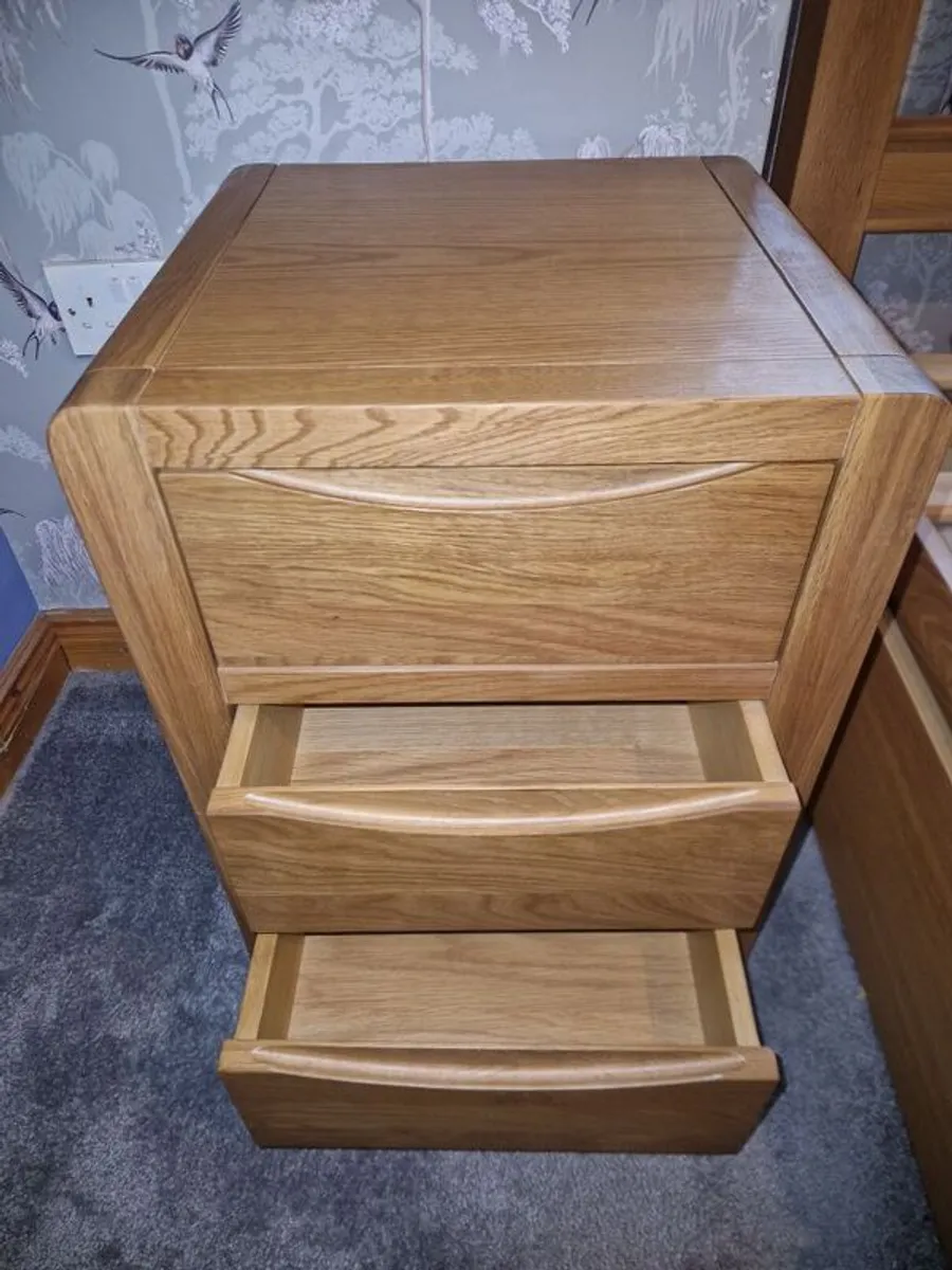 Oak Bedframe and bedside lockers full set - Image 4