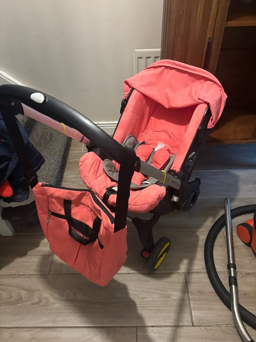 Doona Carseat/stroller - Image 1