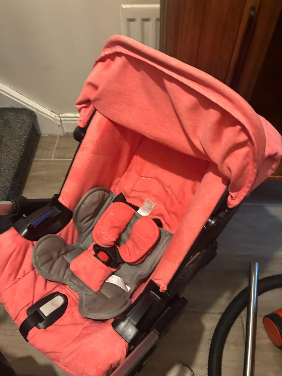 Doona Carseat/stroller - Image 2