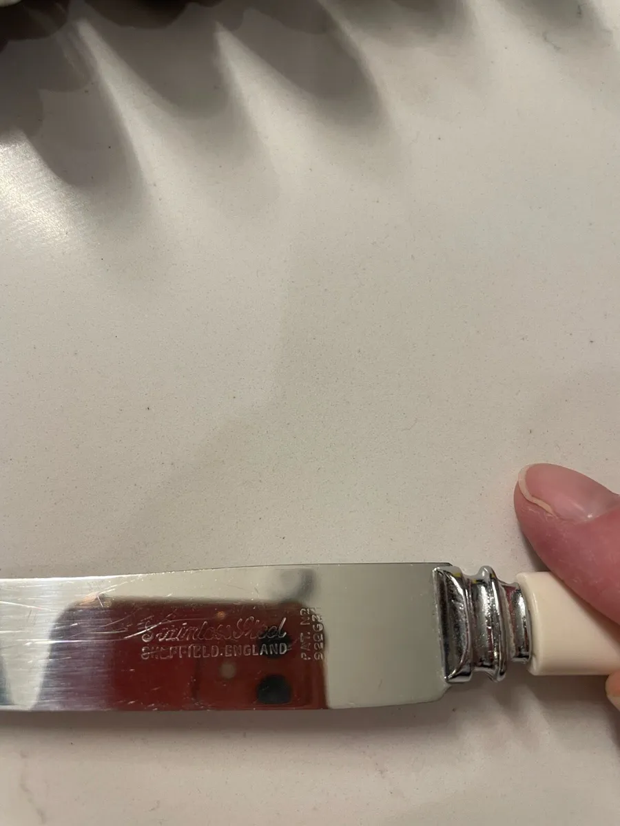 6 vintage Sheffield Stainless steel knives - Image 2