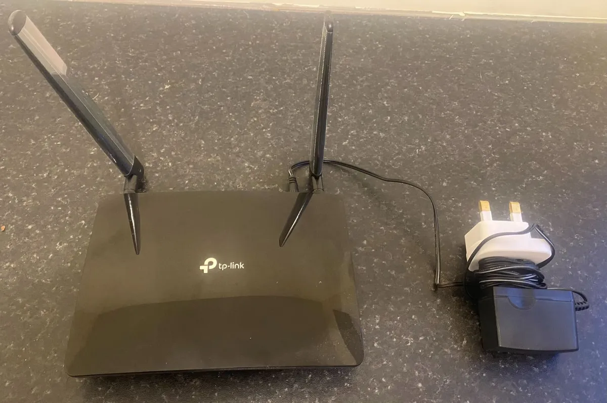 tp-link 4g LTE 300 Mbps Wi-Fi Router - Image 2