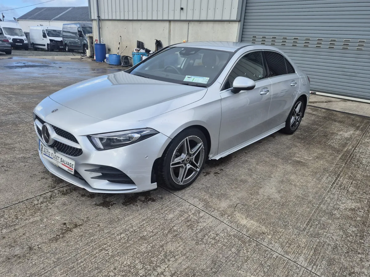 211 MERCEDES A200 2.0 CDI AMG LINE AUTO - Image 3