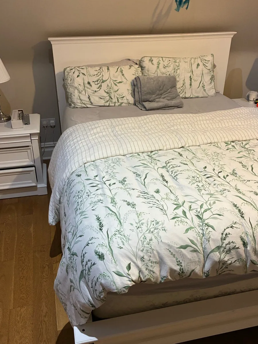 Bedroom furniture - Image 1