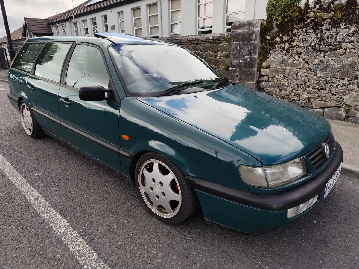 Volkswagen Passat 1995 2.0 petrol manual - Image 4