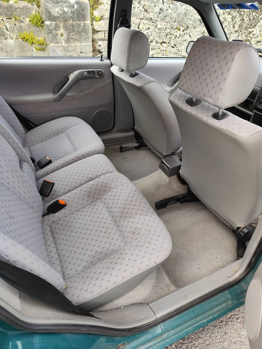 Volkswagen Passat 1995 2.0 petrol manual - Image 1