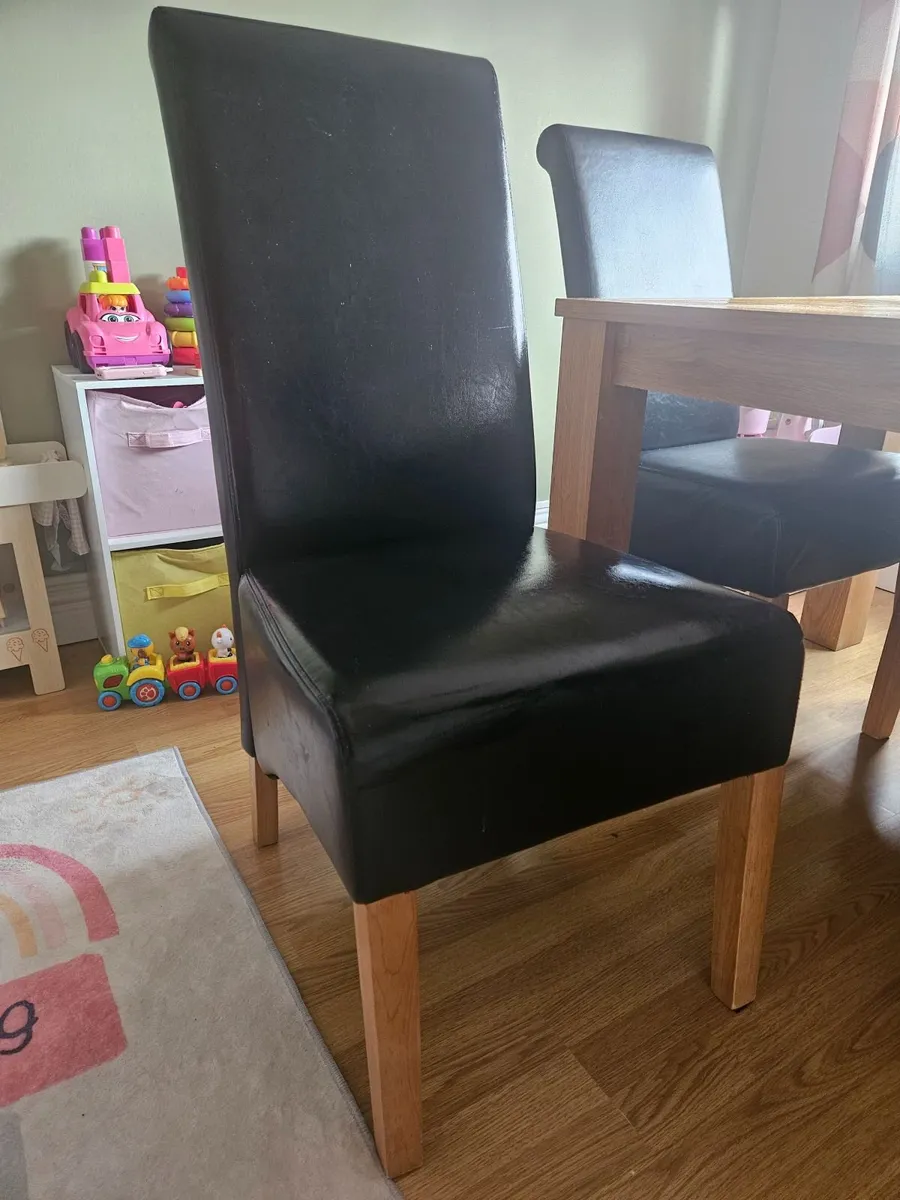 Extendable dining table and 6 chairs - Image 2