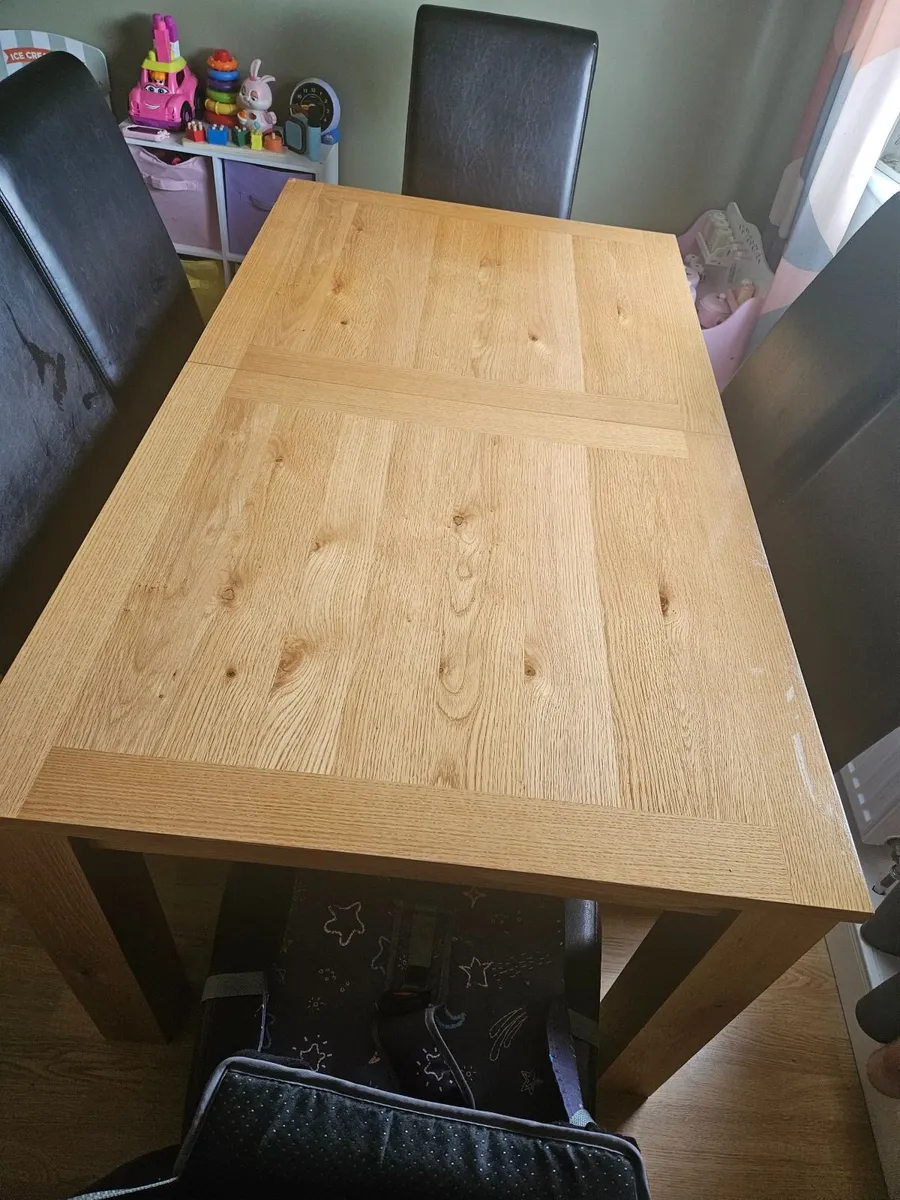 Extendable dining table and 6 chairs - Image 3