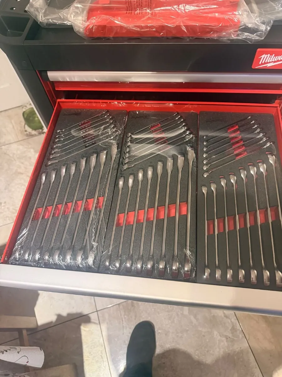 Milwaukee 227- piece Roller cabinet  tool set - Image 3