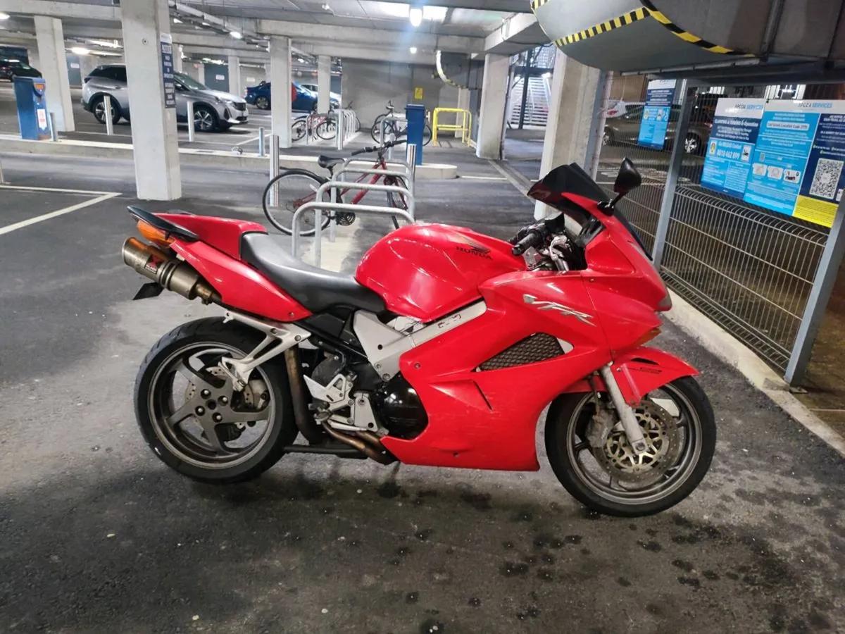 HONDA VFR 800 2002 VTEC - Image 2