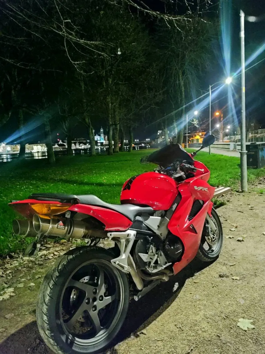HONDA VFR 800 2002 VTEC - Image 4