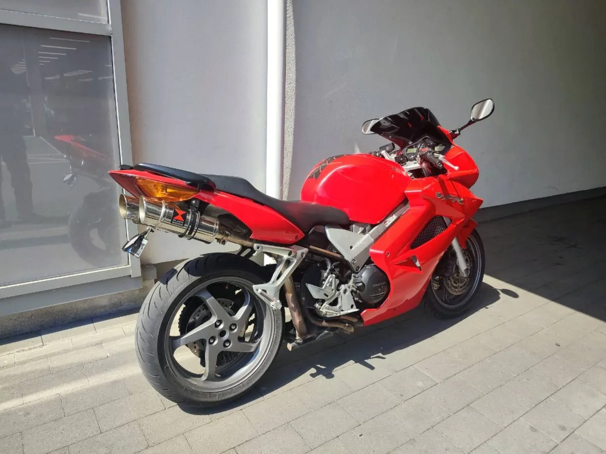 HONDA VFR 800 2002 VTEC - Image 1