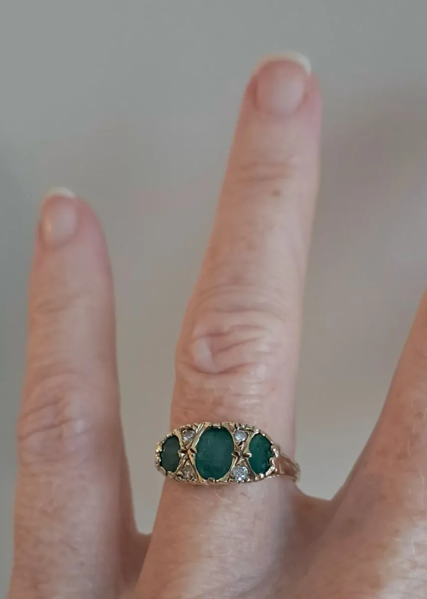 Vintage Emerald & Diamond Gold Ring - Image 4
