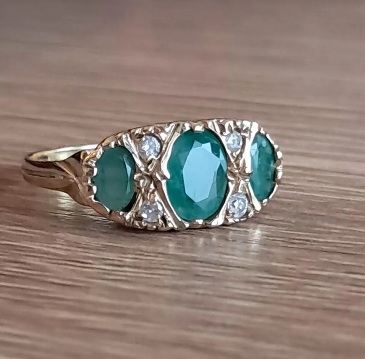 Vintage Emerald & Diamond Gold Ring - Image 1