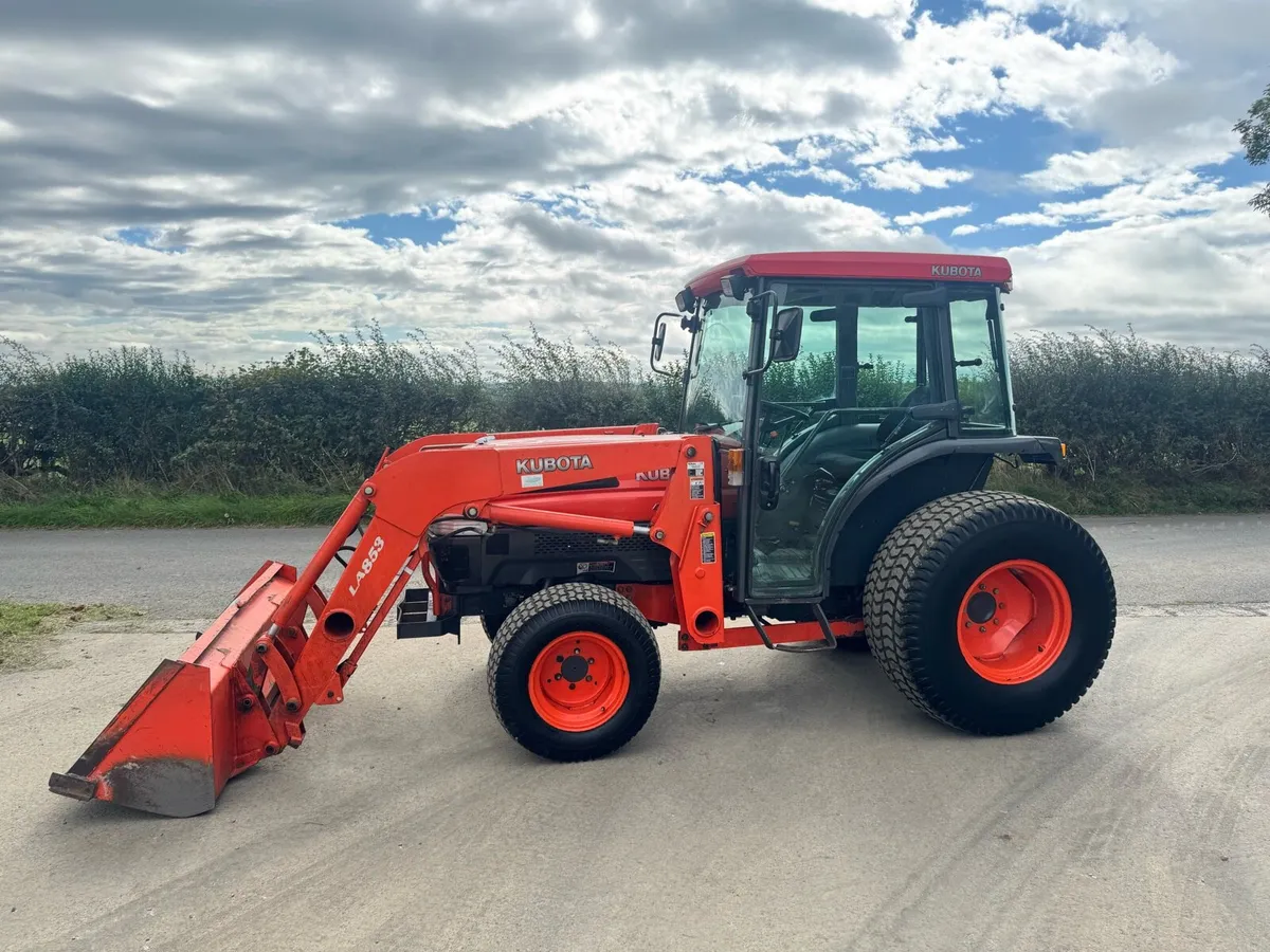 Kubota Compact Tractor with loader - Image 1