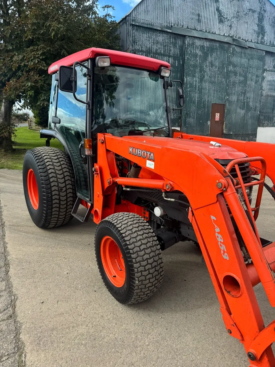 Kubota Compact Tractor with loader - Image 2