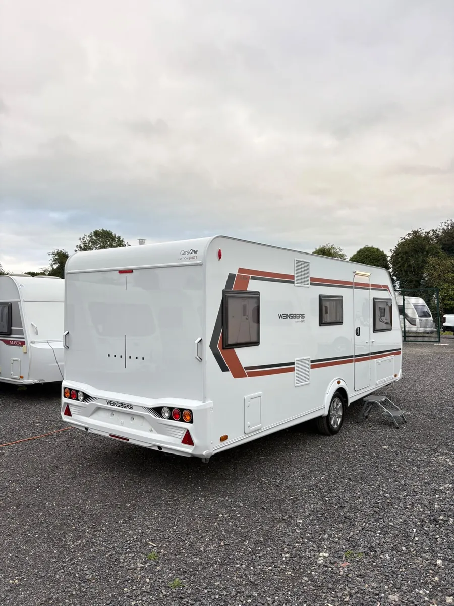 BRAND NEW Weinsberg 6 Berth Fixed Bed Caravan - Image 4