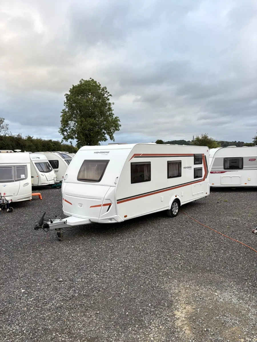 BRAND NEW Weinsberg 6 Berth Fixed Bed Caravan - Image 1