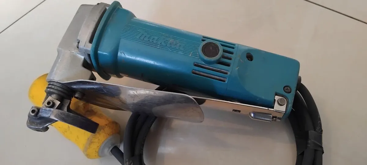Makita JS1600 Tin Shears 110v - Image 2