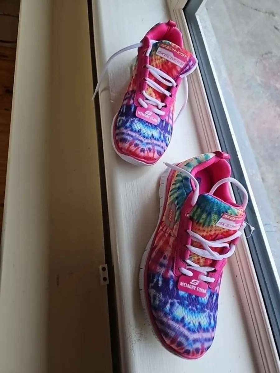 Ladies Skechers - Image 1