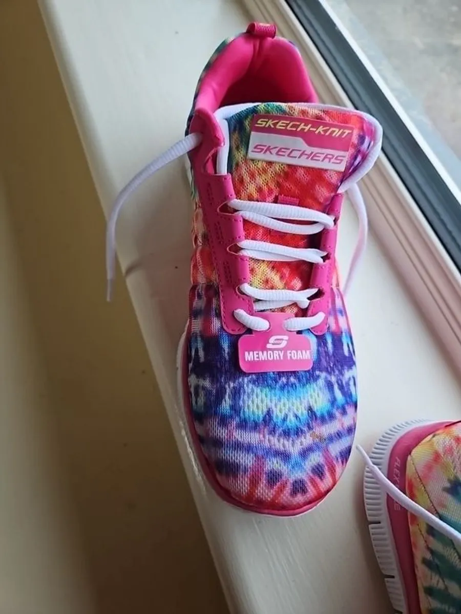 Ladies Skechers - Image 2