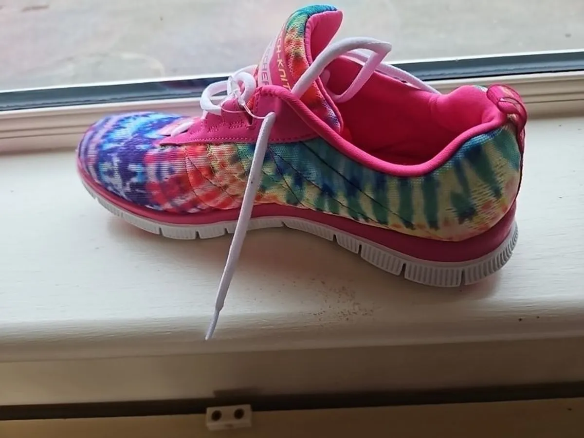 Ladies Skechers - Image 4