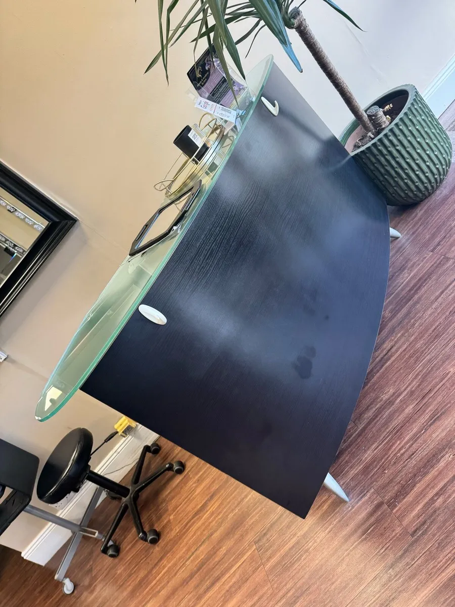 Reception/Salon Desk - Image 2