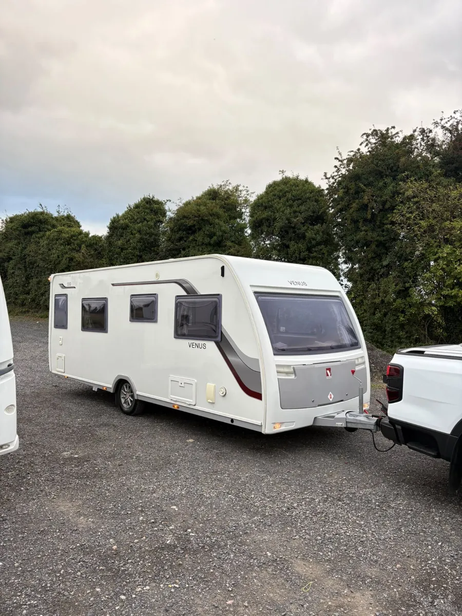 Lunar Venus 4 Berth Twin Fixed Single Bed Caravan - Image 2