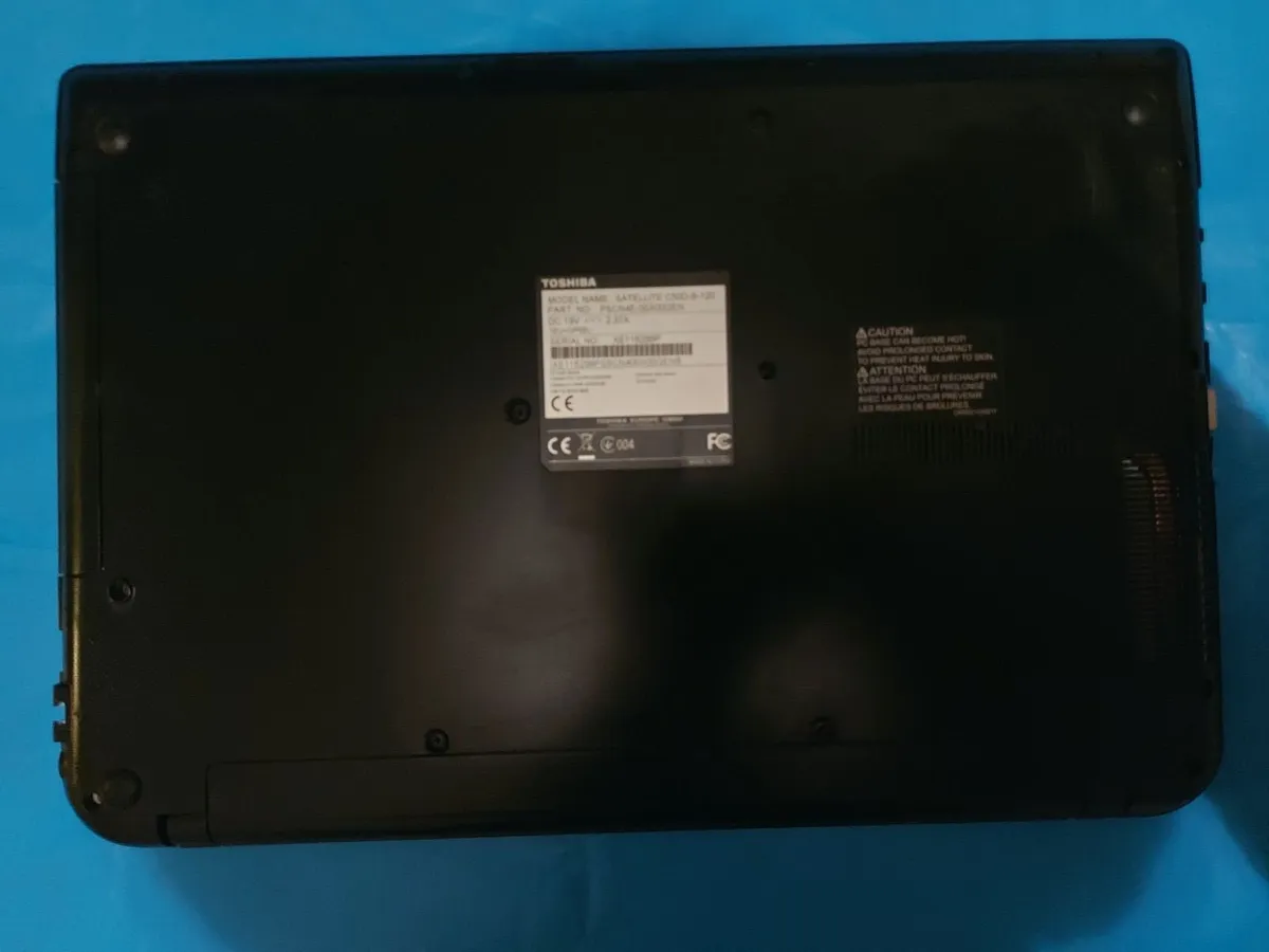 Toshiba Satellite C50D-B-120 15.6 inch Laptop, 4GB - Image 2