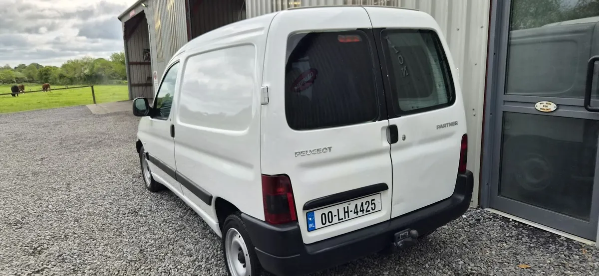 Peugeot  partner  van 00. 73000 miles - Image 3