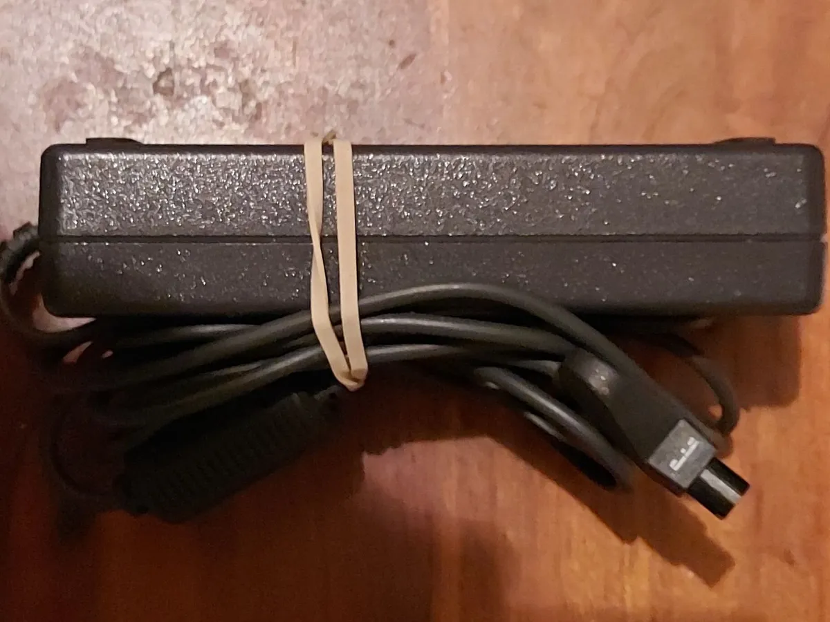 DELL AA20031 20v 3.5amp Power Adaptor - Image 2