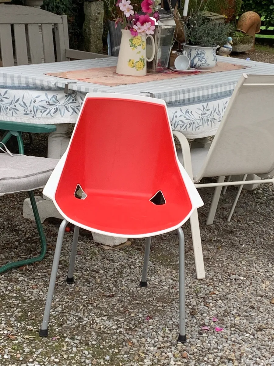 Red/White Activ Viva Chair - Image 2