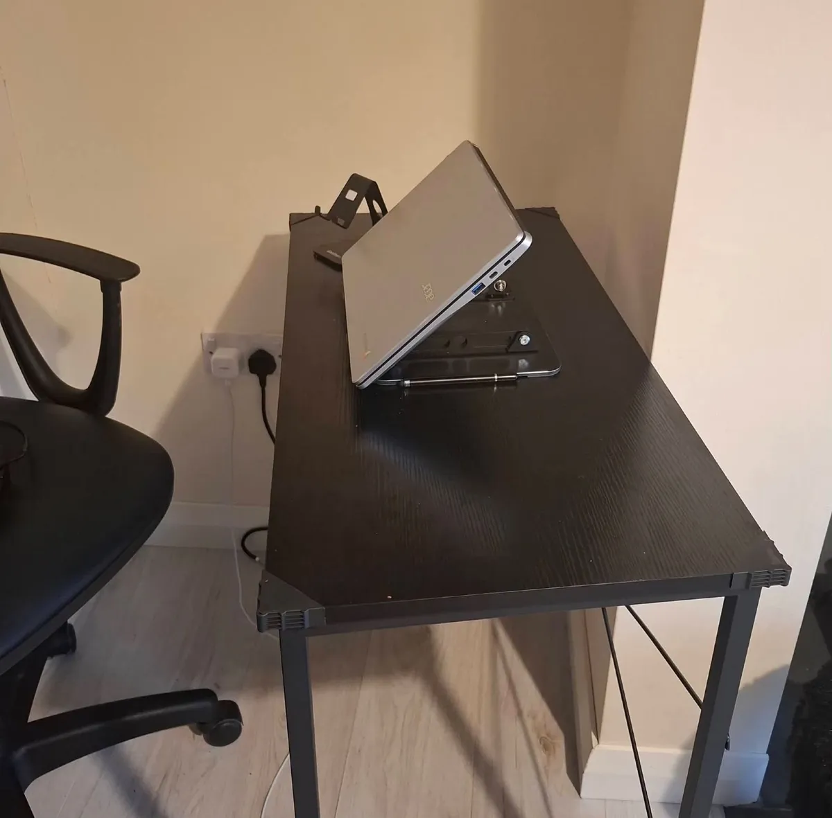 Brand New Laptop & Table - Image 3