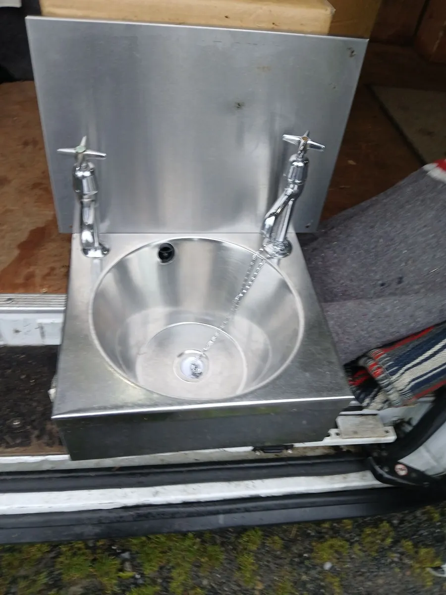 Staneless steel personnel sink unit complete - Image 3