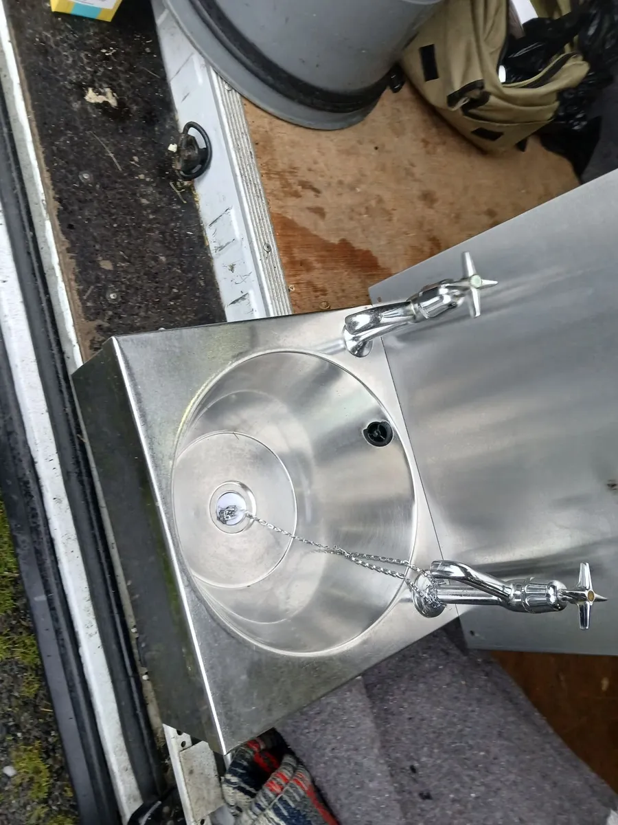 Staneless steel personnel sink unit complete - Image 2