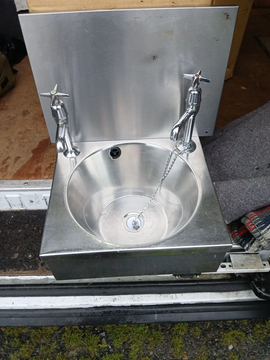 Staneless steel personnel sink unit complete - Image 4
