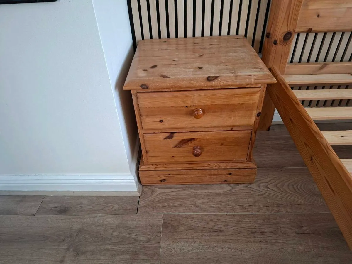 Contacht pine bed with lockers - Image 3