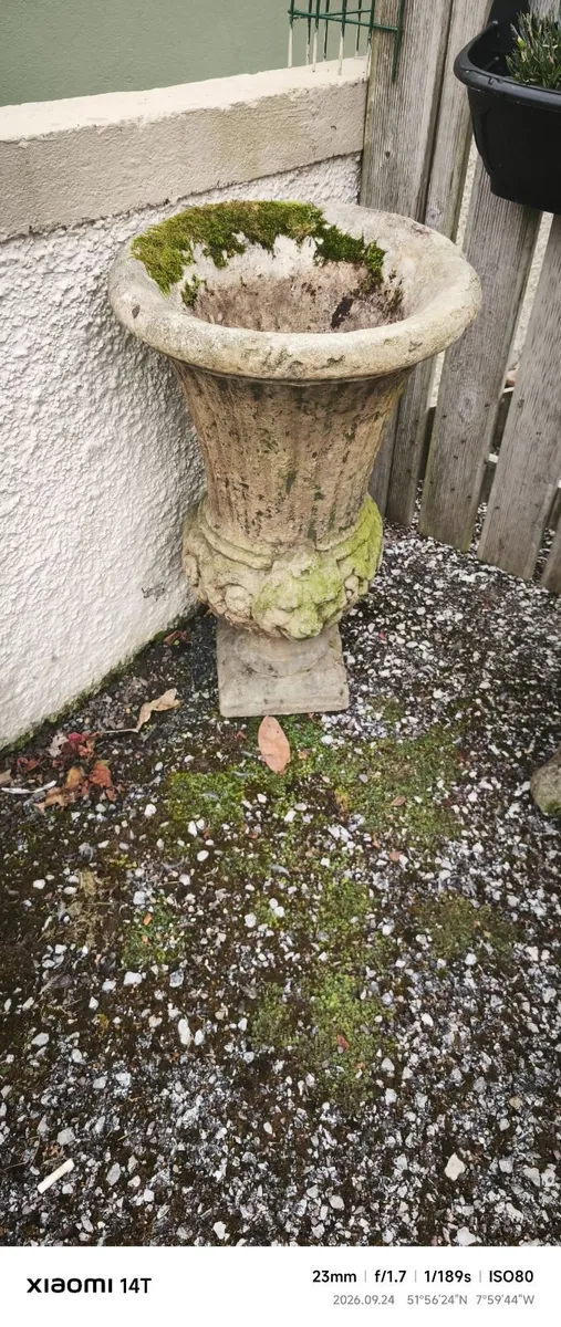 Antique garden flower pot - Image 1