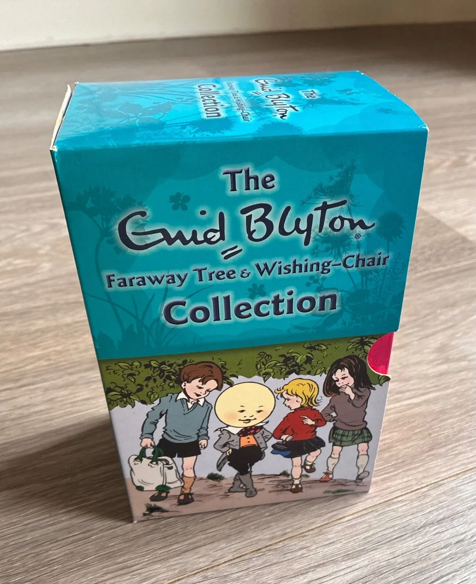 A collection of classic children's fantasy books w - Image 2