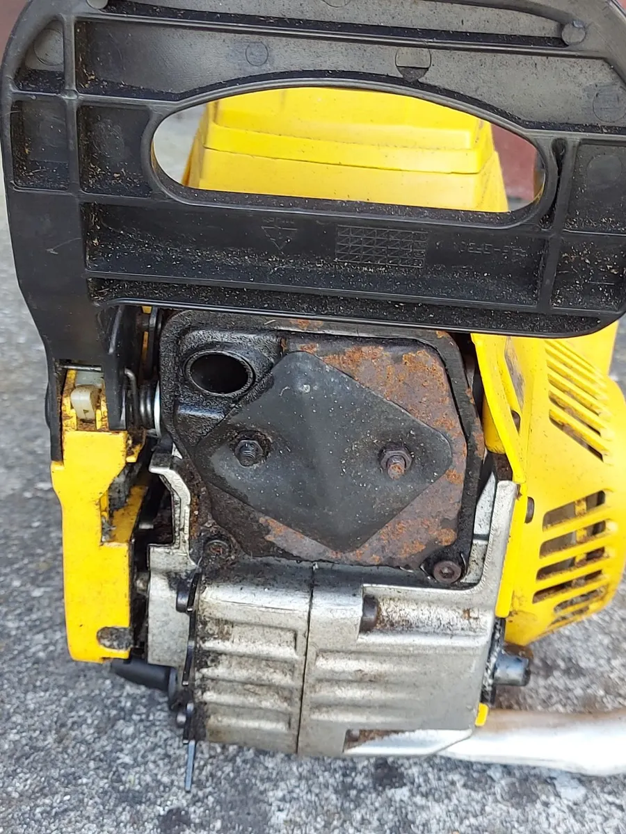 Petrol Chainsaw in new condition - Image 4