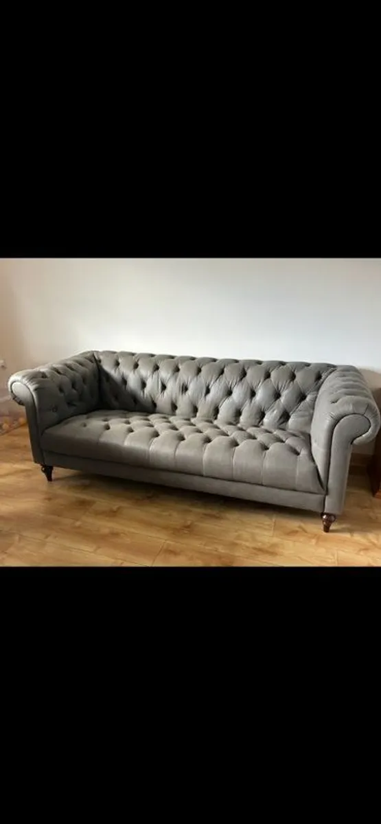 chesterfield sofa - Image 1
