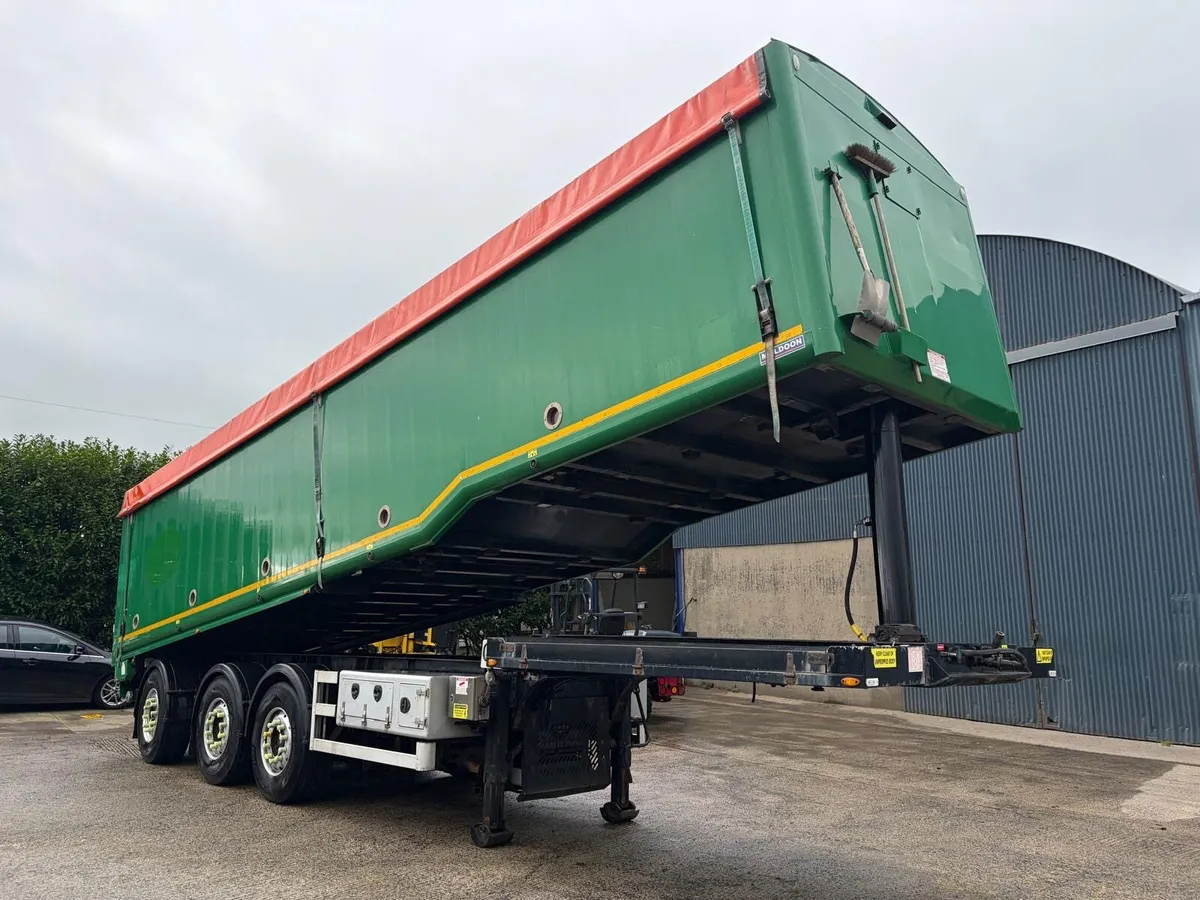 2015 Muldoon Triaxle Bulk Blower Trailer - Image 1