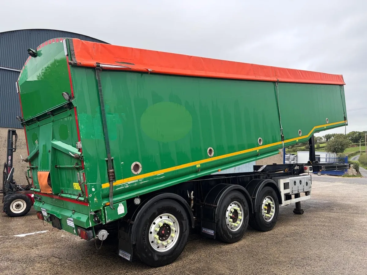 2015 Muldoon Triaxle Bulk Blower Trailer - Image 2