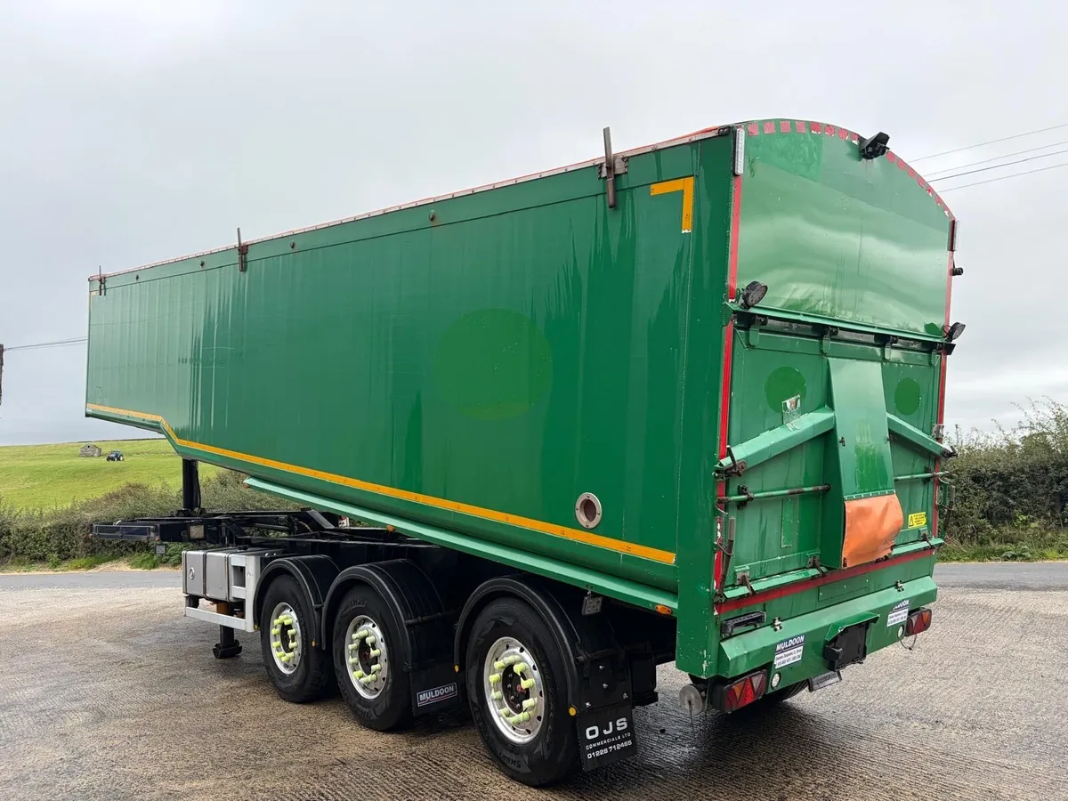 2015 Muldoon Triaxle Bulk Blower Trailer - Image 3