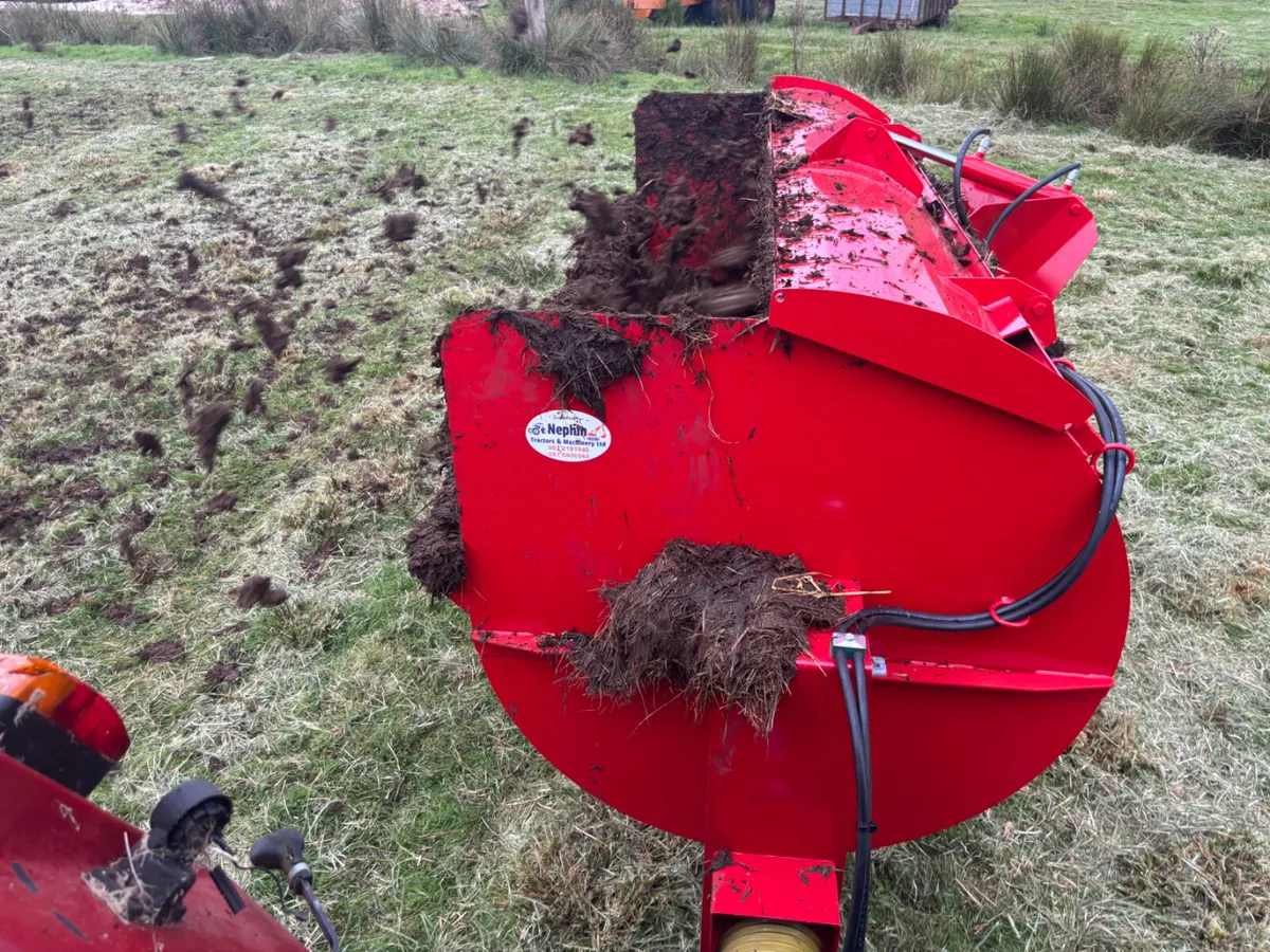 New Belmac 4.5C Side Spreader!! Hydraulic Lid - Image 4