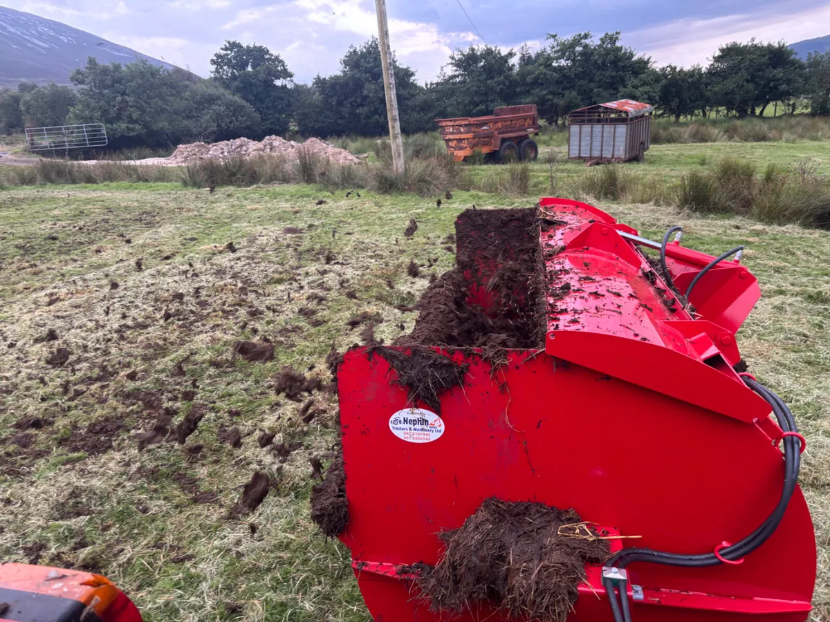 New Belmac 4.5C Side Spreader!! Hydraulic Lid - Image 3