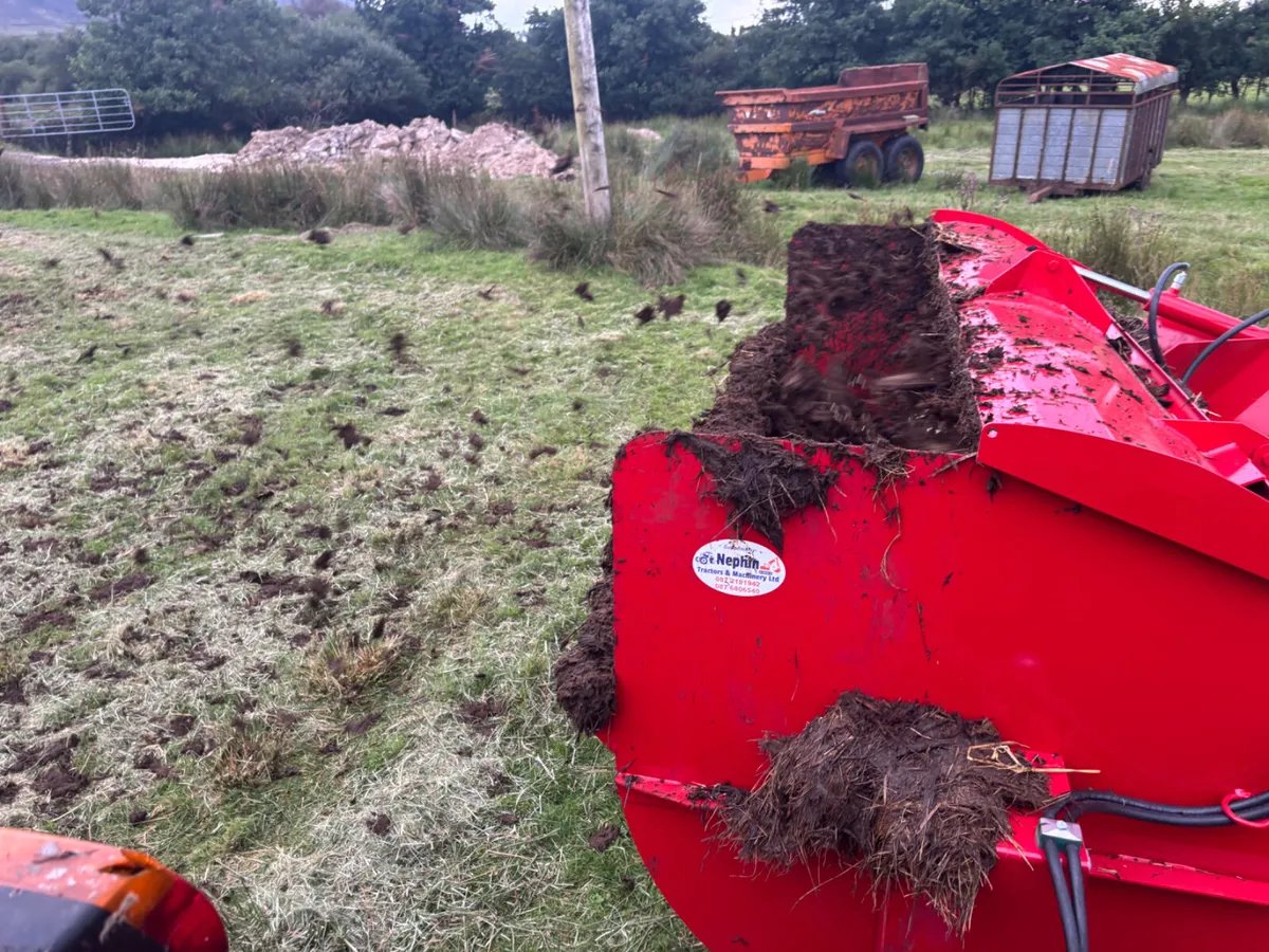 New Belmac 4.5C Side Spreader!! Hydraulic Lid - Image 2